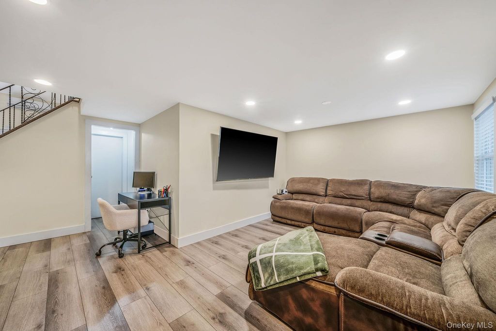 Photo of 182 Crystal Brook Hollow Road, Port Jefferson Station, NY 11776 (MLS # 942899)