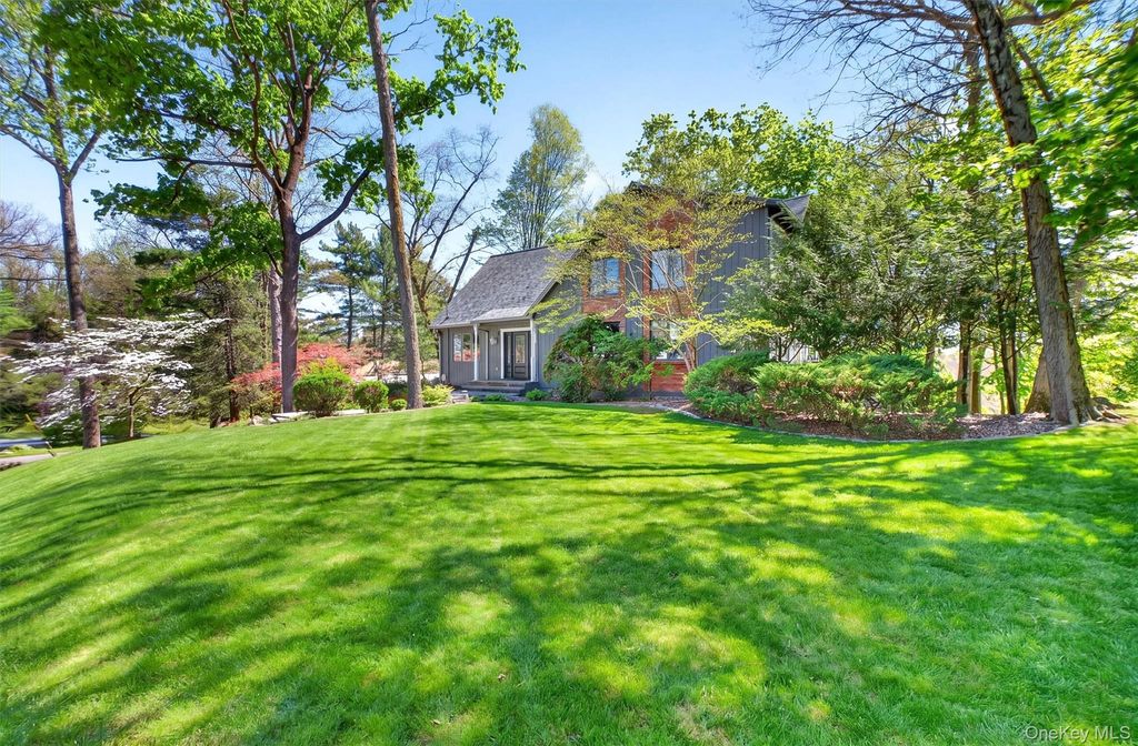 Photo of 40 Brentwood Drive, Poughkeepsie, NY 12603 (MLS # 990888)