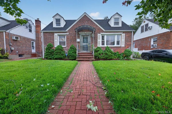 66 SPRAGUE DR, VALLEY STREAM, NY 11580 - Image ae1bb987e3268bfe96333ecda8ee5acf/230845260
