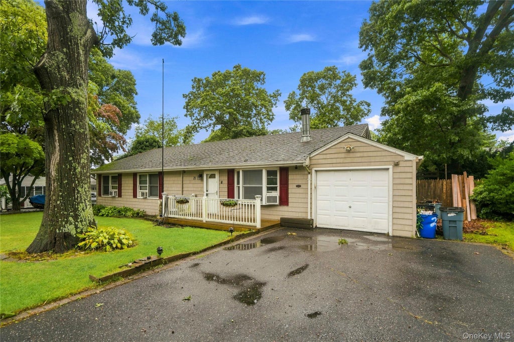 Photo of 21 Lafayette Avenue, Lake Grove, NY 11755 (MLS # 1047341)