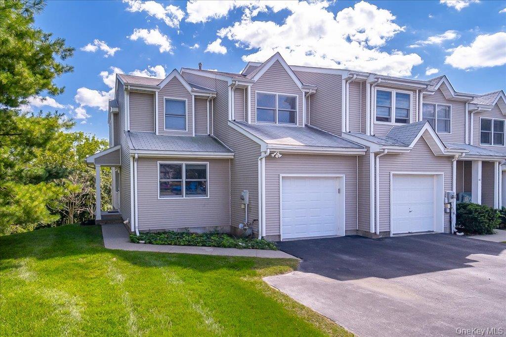 Photo of 47 Deer Crossing Drive, Fishkill, NY 12524 (MLS # 1056249)