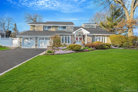 Homes For Sale - 10 Alpine Court<br/> Smithtown, NY 11787