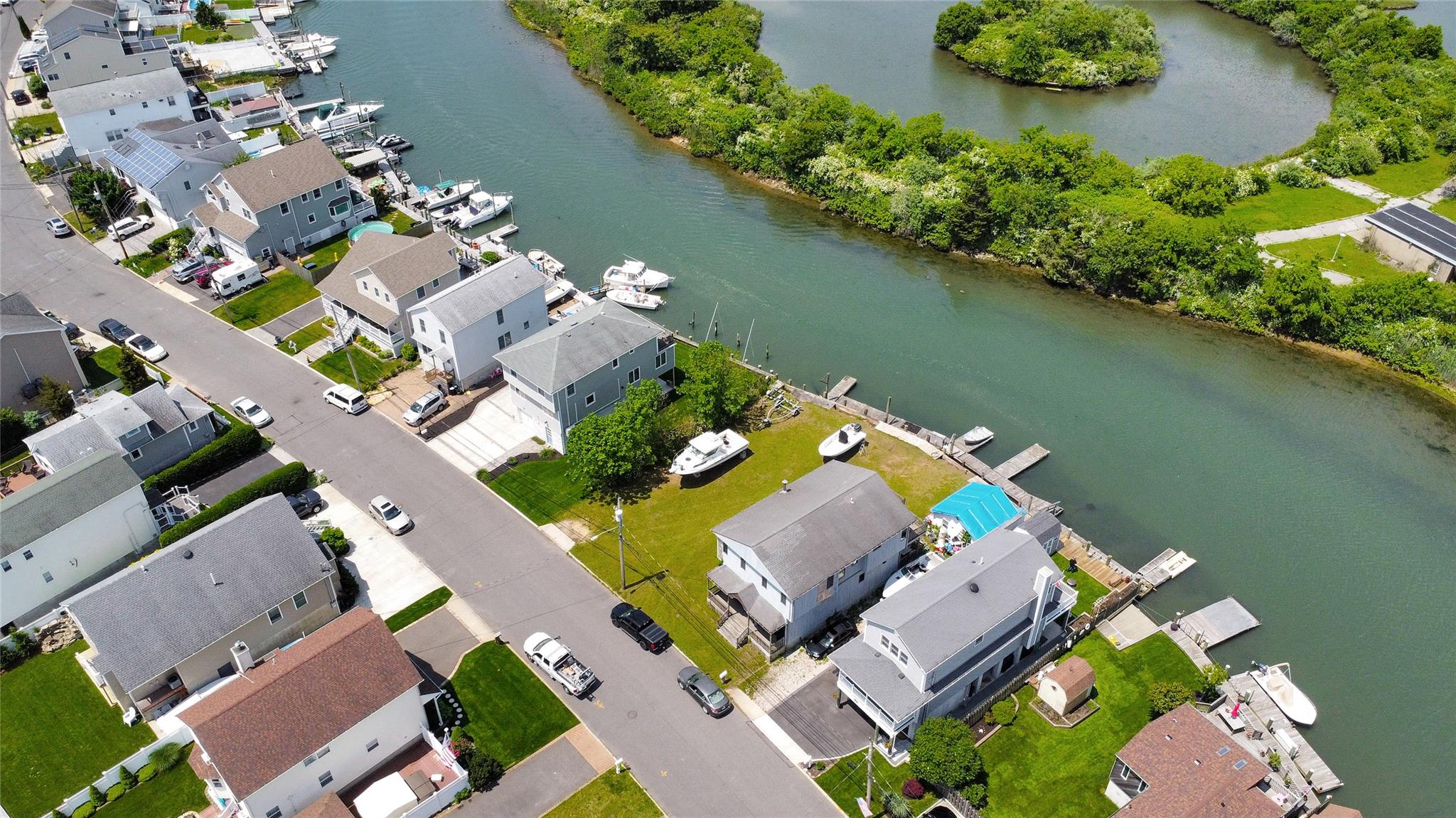 3717 Somerset Drive, Seaford, New York image 36