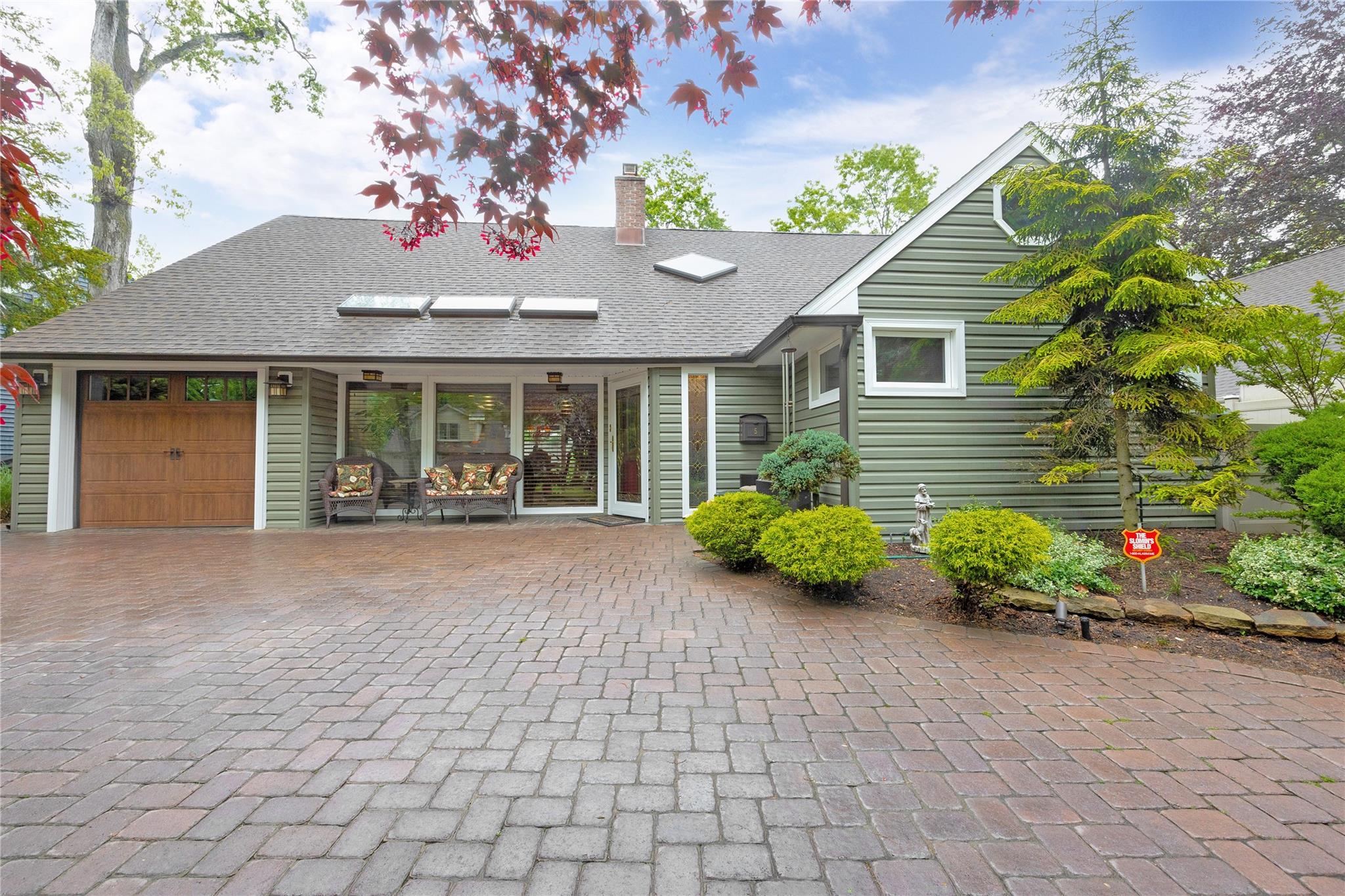 5 Oak Brook Lane, Merrick, New York image 1