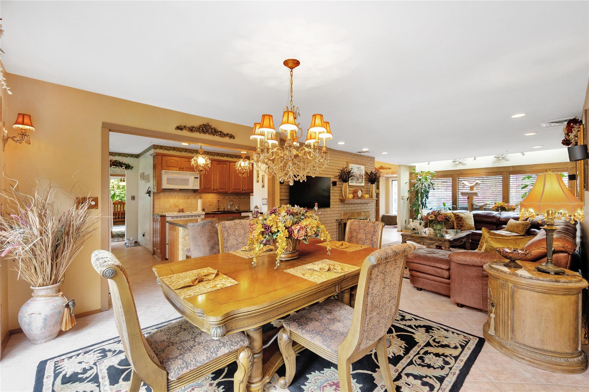 5 Oak Brook Lane, Merrick, New York image 8