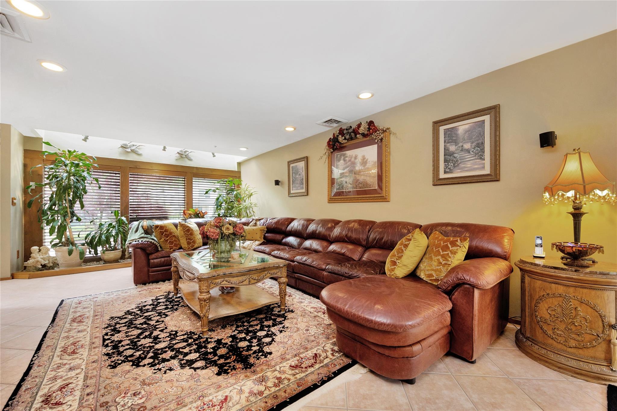 5 Oak Brook Lane, Merrick, New York image 7