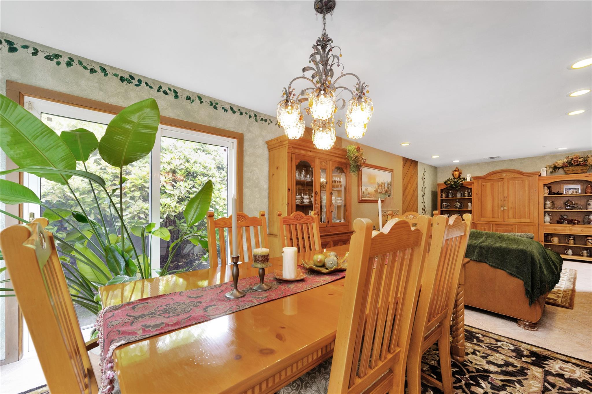 5 Oak Brook Lane, Merrick, New York image 15