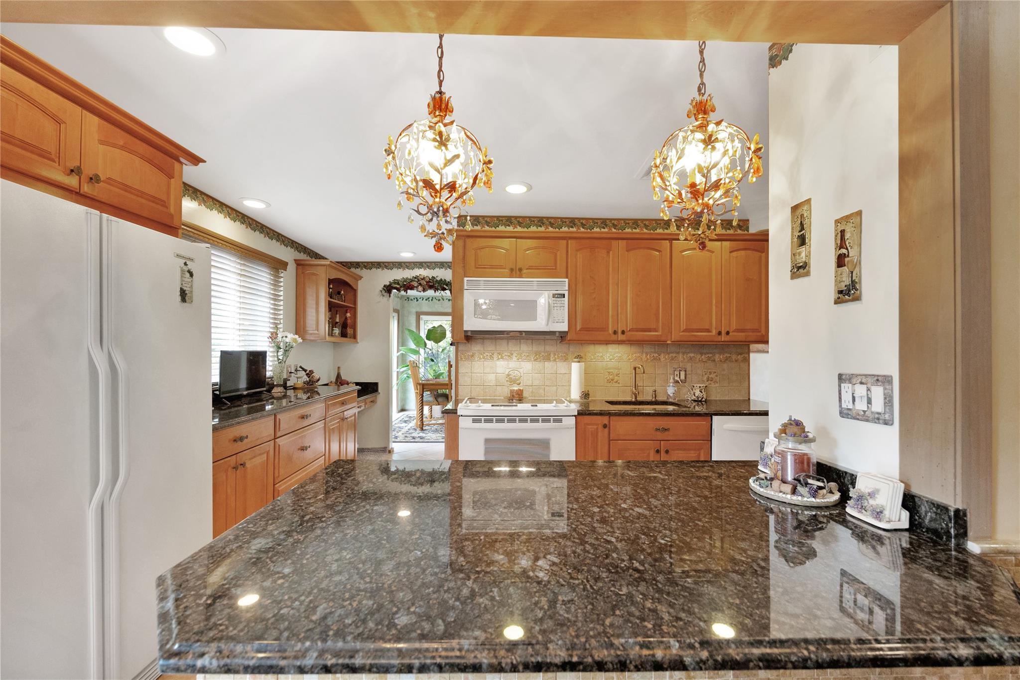 5 Oak Brook Lane, Merrick, New York image 12