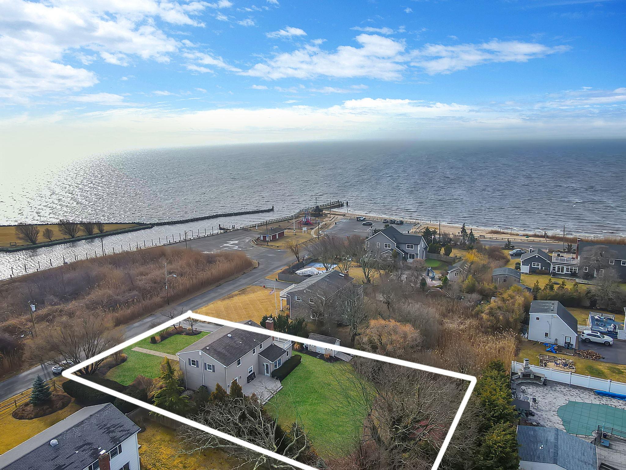 242 N Paulanna Avenue, Bayport, New York image 38