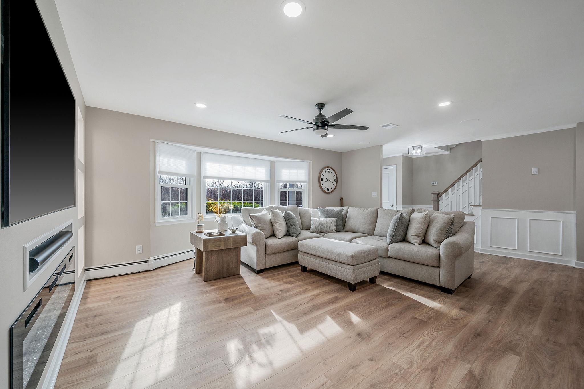 242 N Paulanna Avenue, Bayport, New York image 10