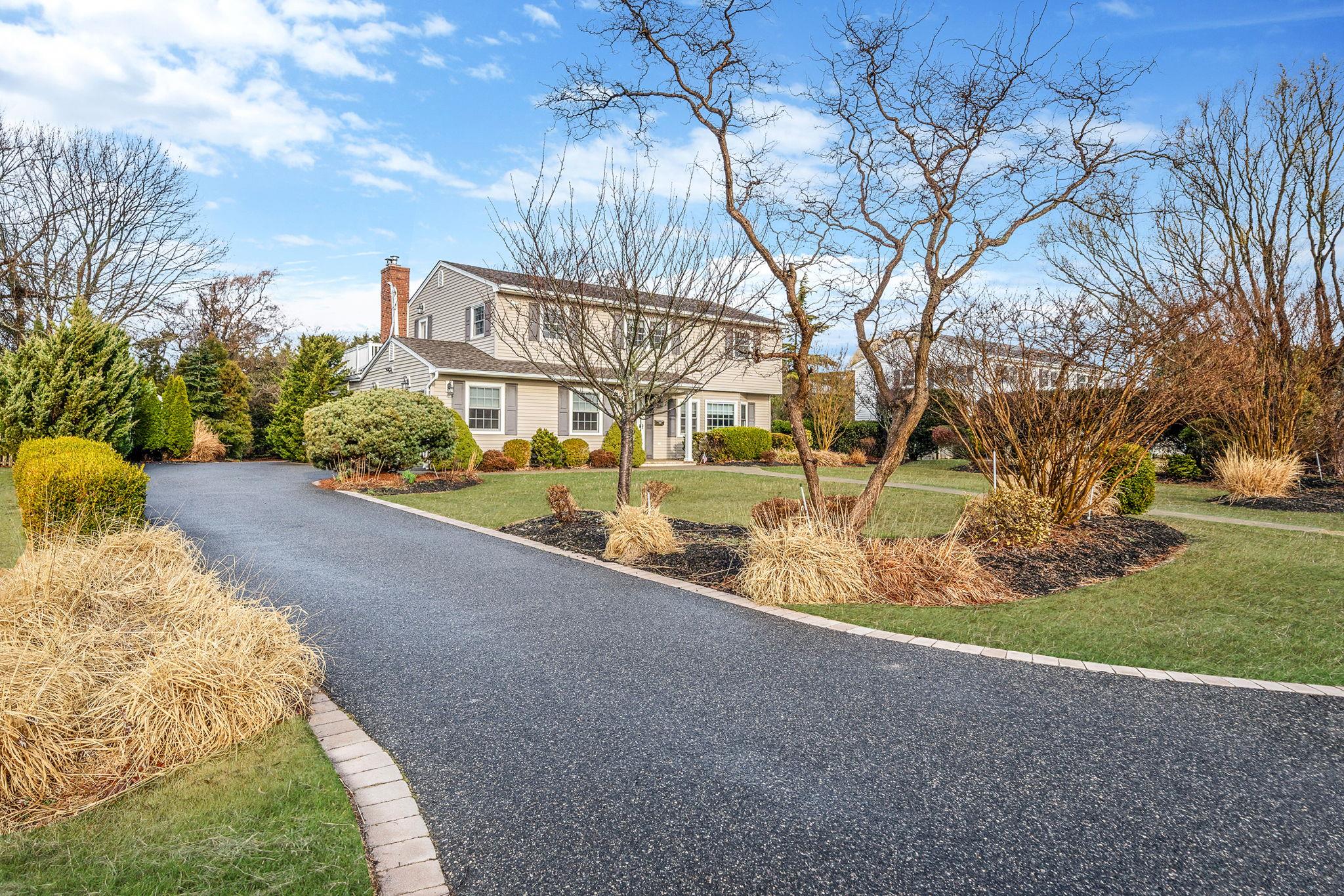 242 N Paulanna Avenue, Bayport, New York image 2