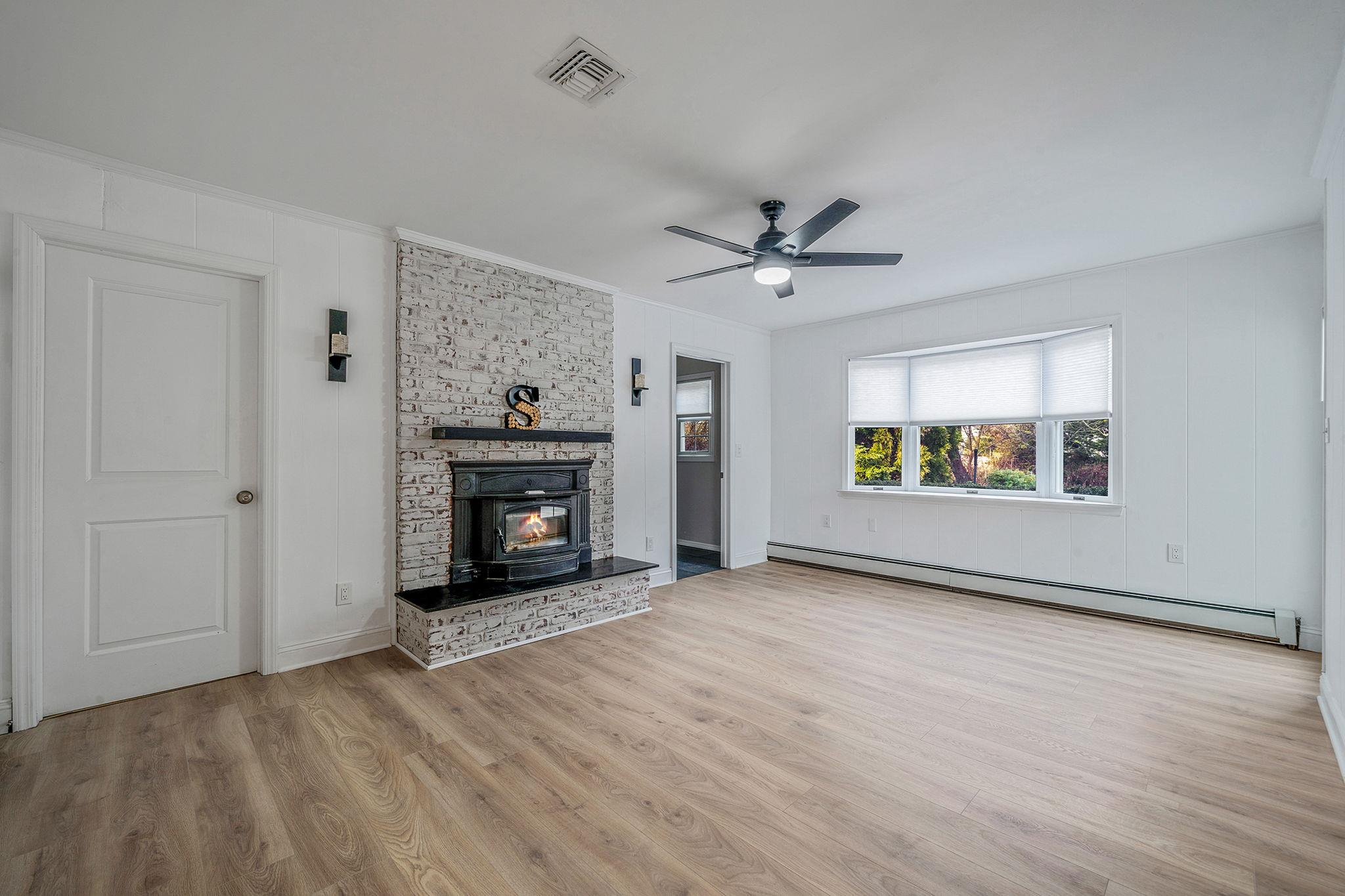 242 N Paulanna Avenue, Bayport, New York image 13