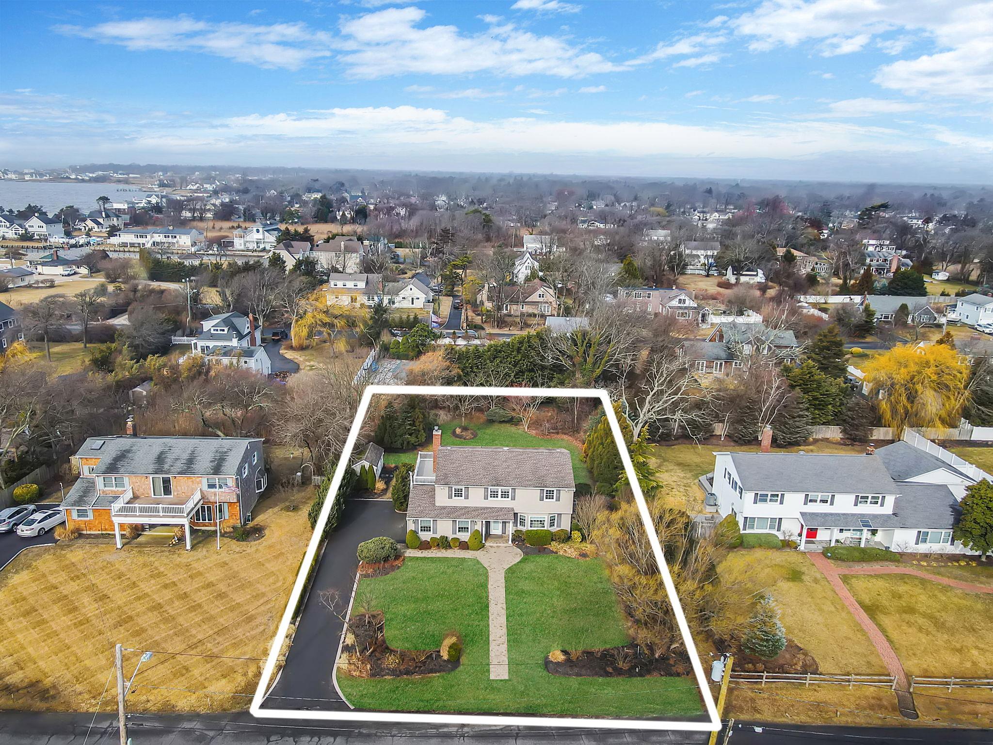 242 N Paulanna Avenue, Bayport, New York image 41