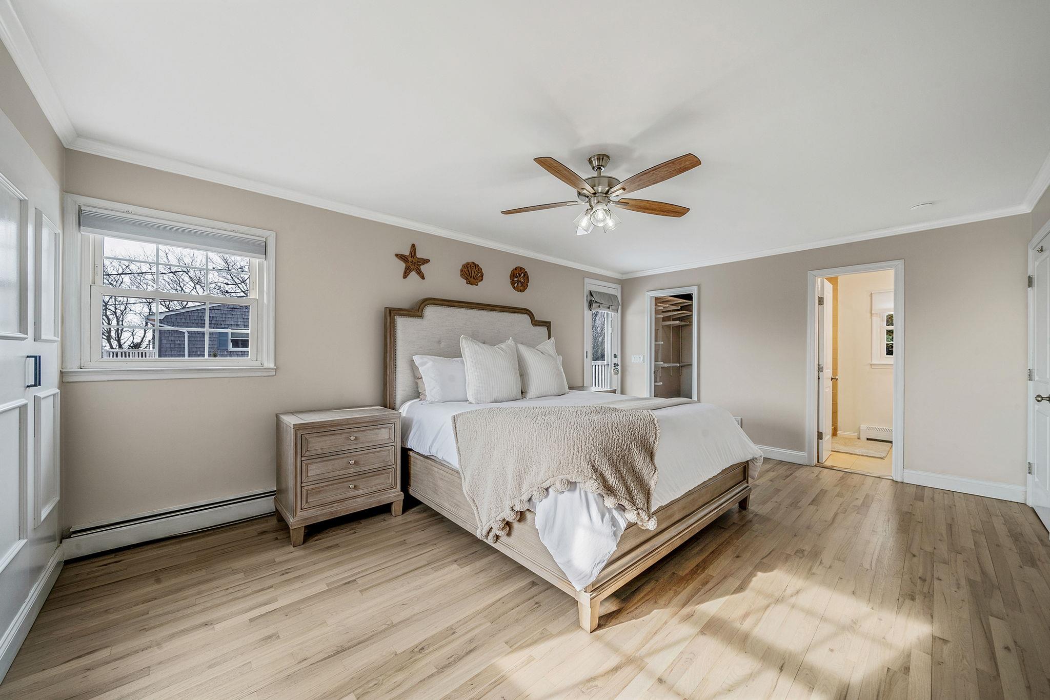 242 N Paulanna Avenue, Bayport, New York image 17