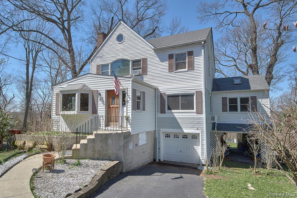 Photo of 5 Stafford Place, White Plains, NY 10604 (MLS # 984856)