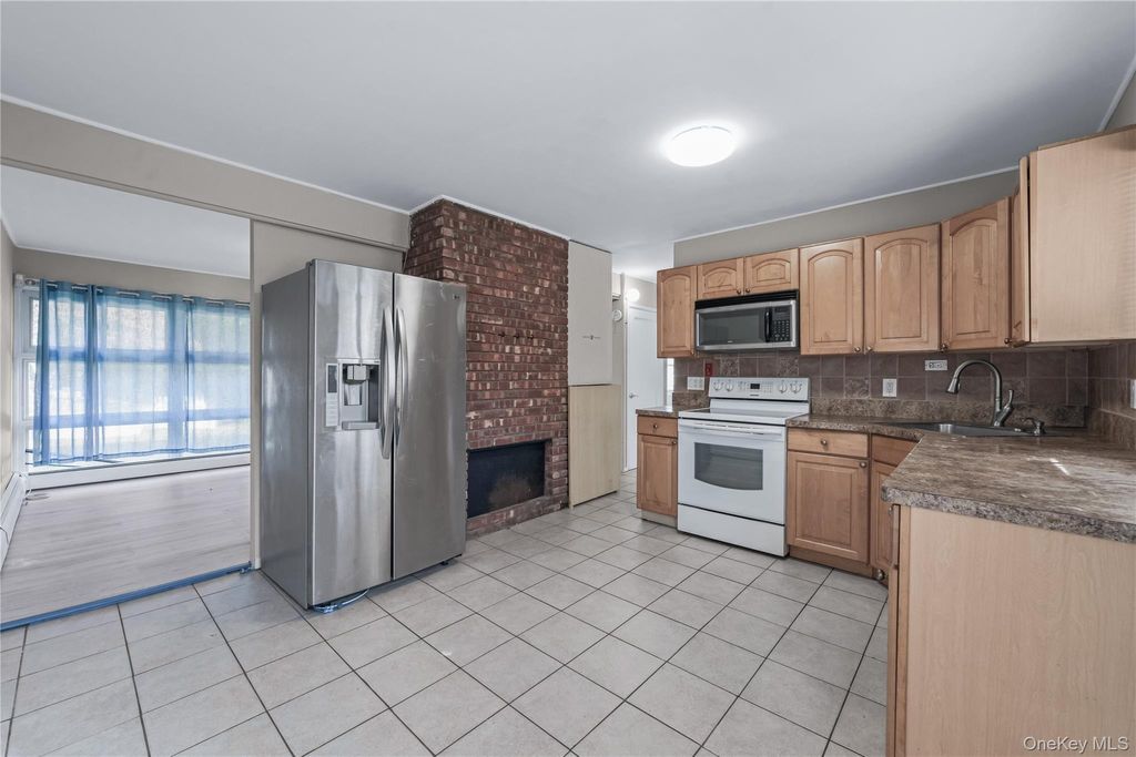 Photo of 71 Chimney Lane, Levittown, NY 11756 (MLS # 921052)