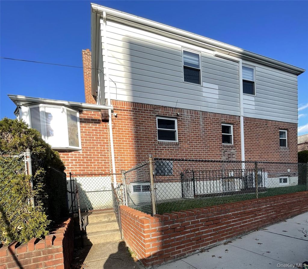 Photo of 6152 149th Street, Flushing, NY 11367 (MLS # 951727)