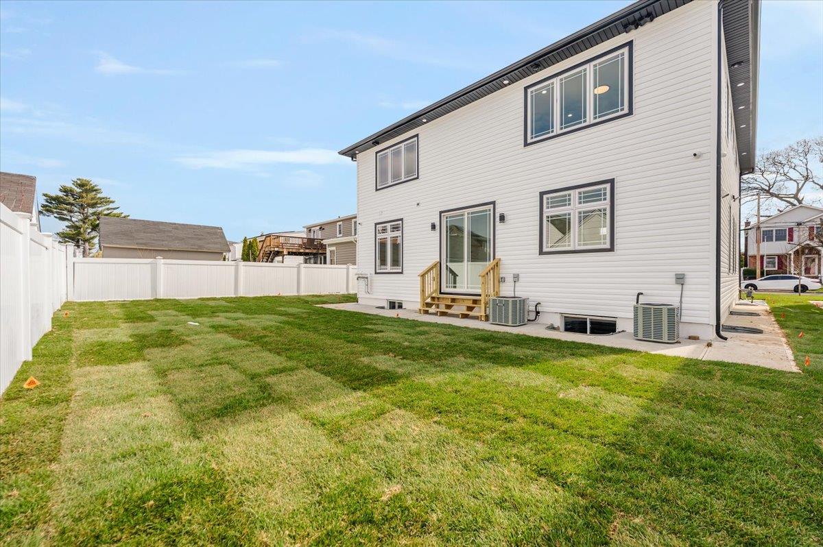 330 Lucille Avenue, Elmont, New York image 29