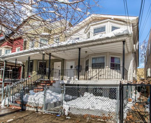 Multifamily For Sale - 819 E 223rd Street<br/> Bronx, NY 10466