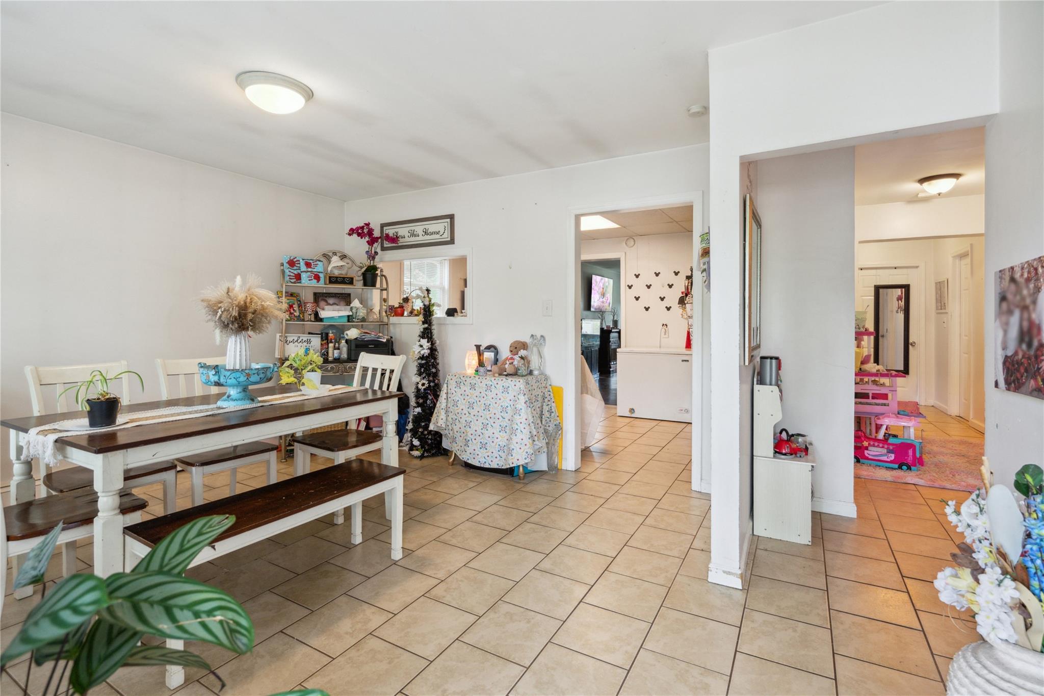 35 Laurel Lane, Shirley, New York image 4