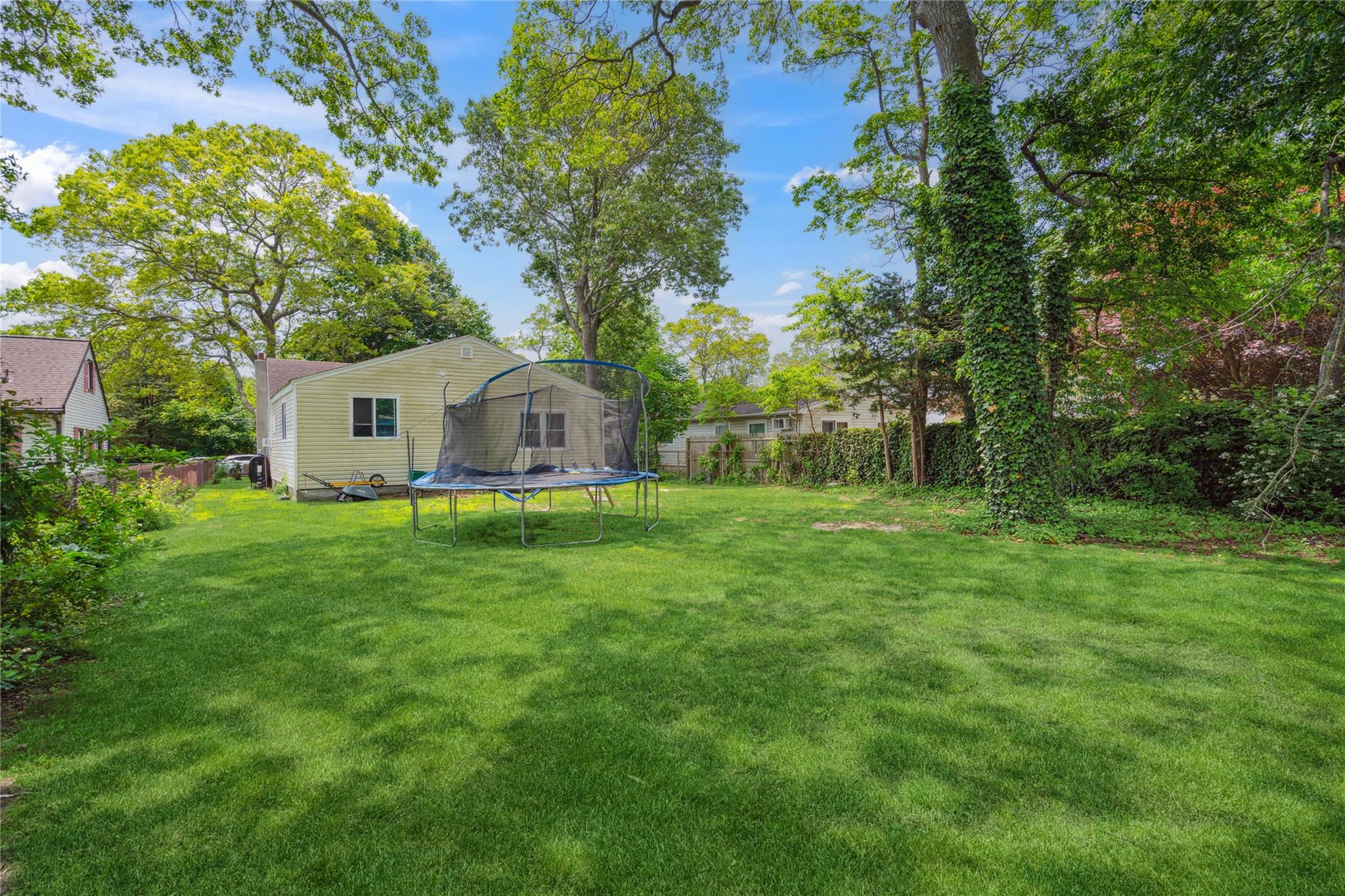 35 Laurel Lane, Shirley, New York image 17
