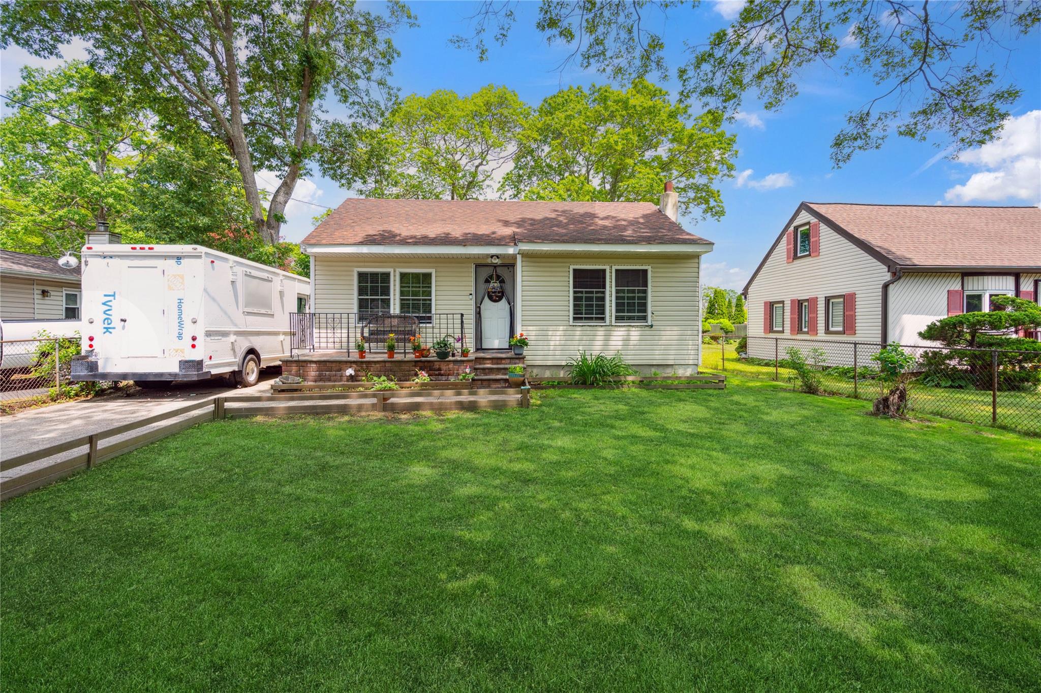 35 Laurel Lane, Shirley, New York image 1