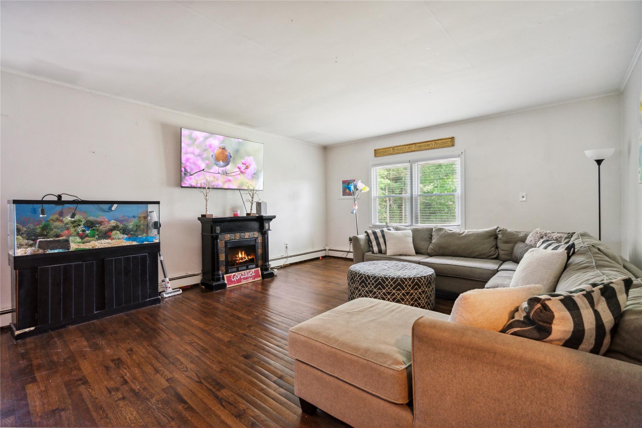 35 Laurel Lane, Shirley, New York image 11