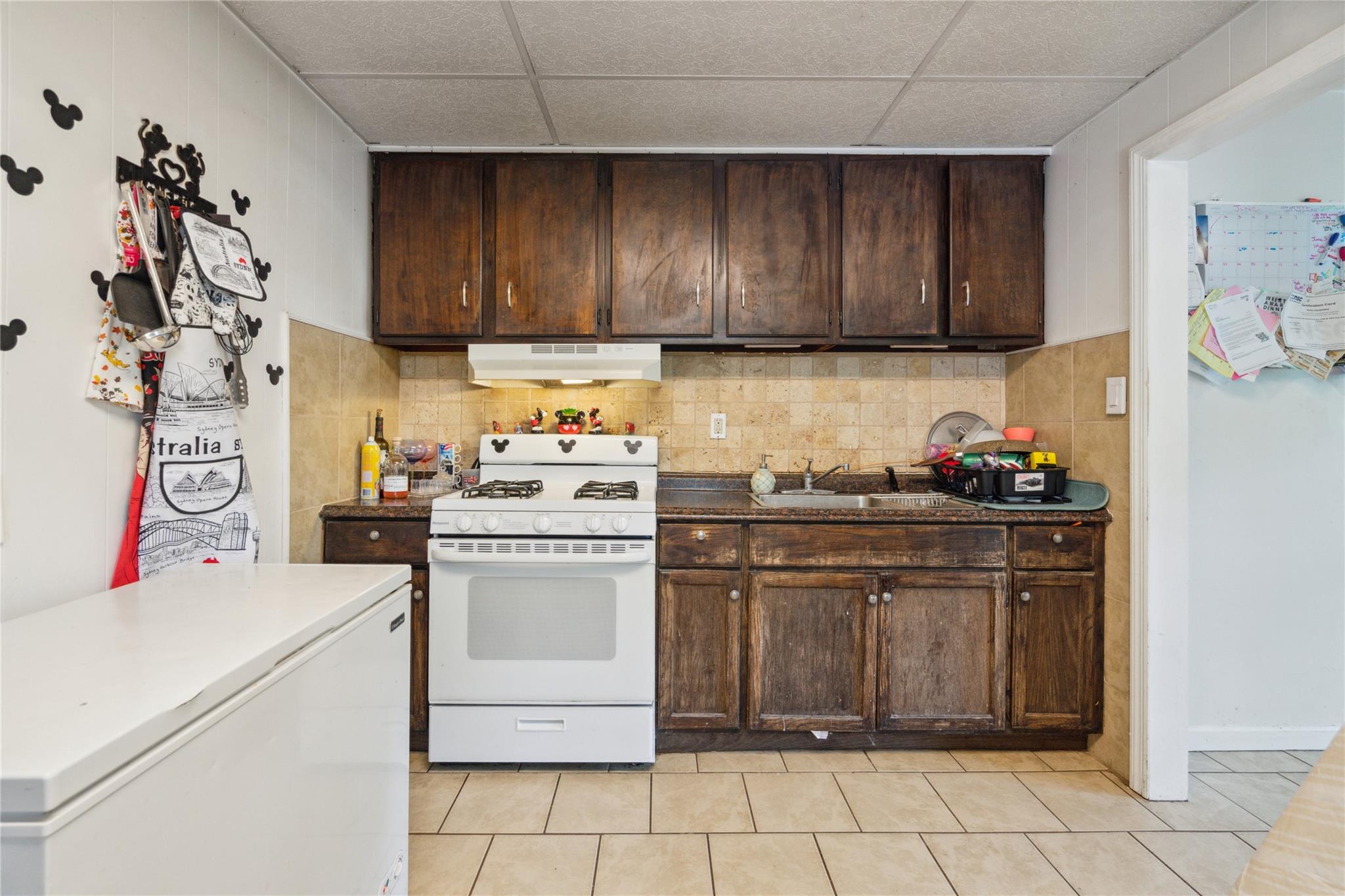35 Laurel Lane, Shirley, New York image 8