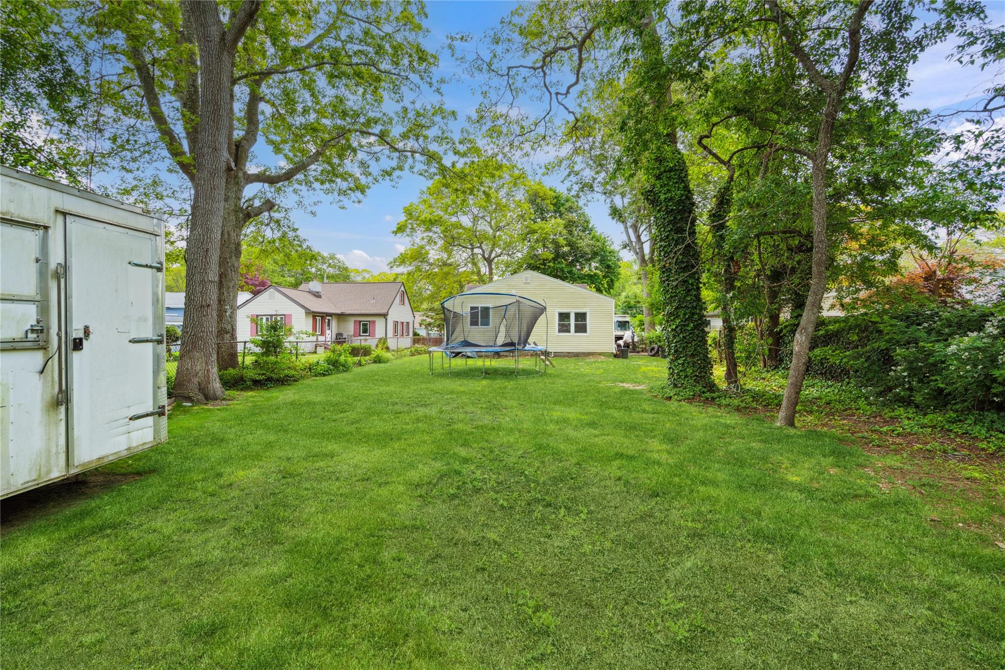 35 Laurel Lane, Shirley, New York image 16