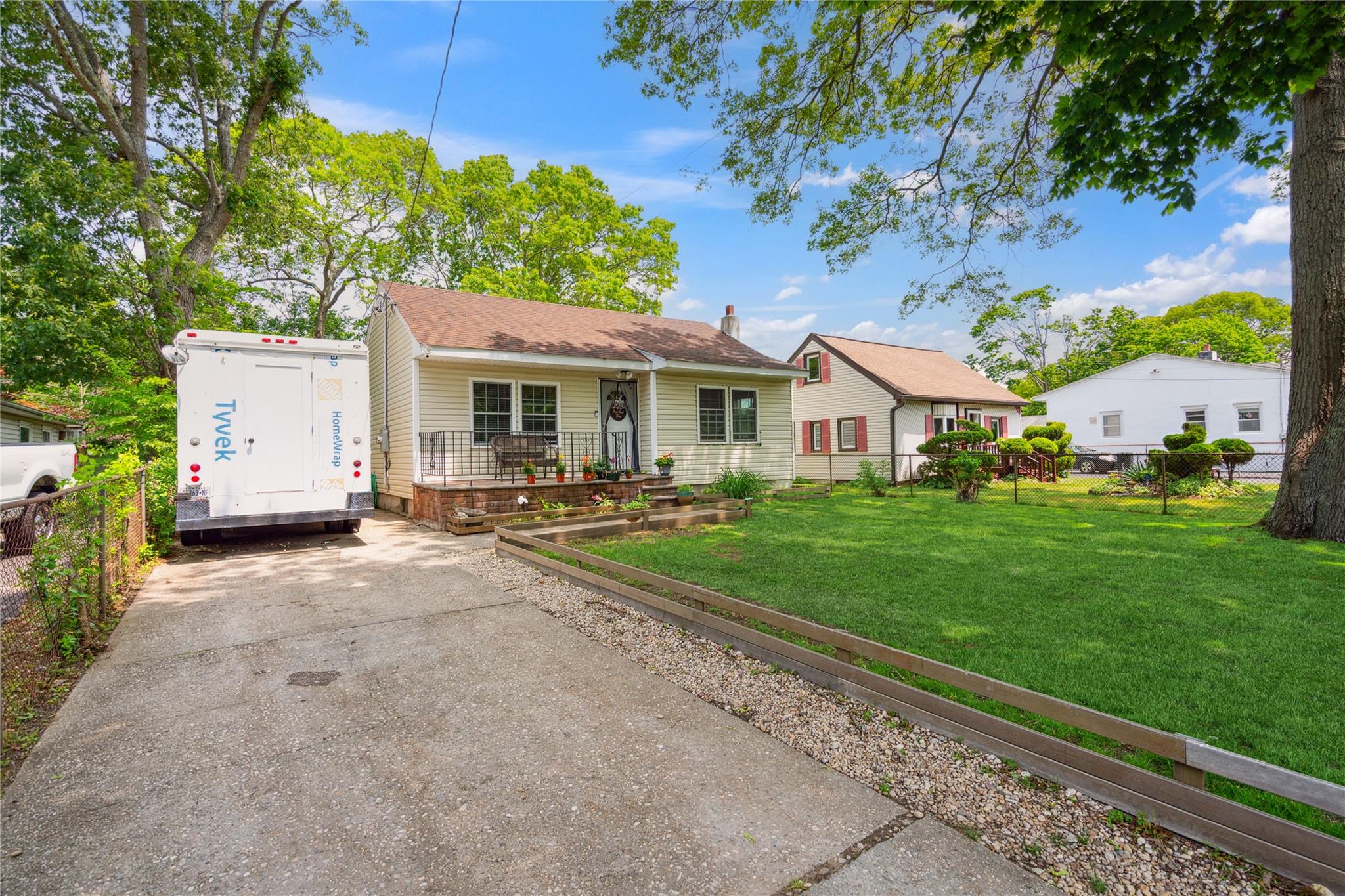 35 Laurel Lane, Shirley, New York image 2
