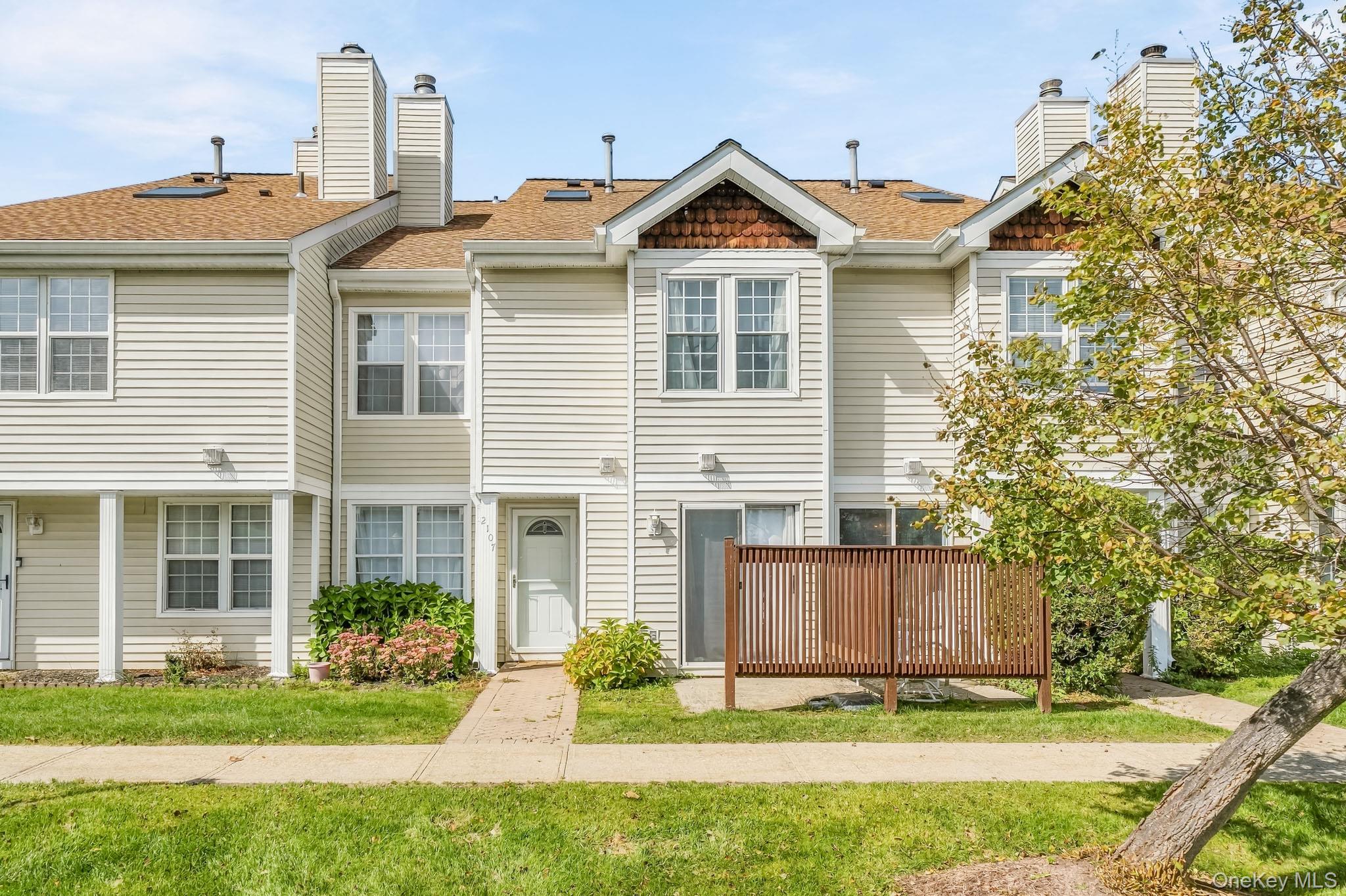 2107 Whispering Hills