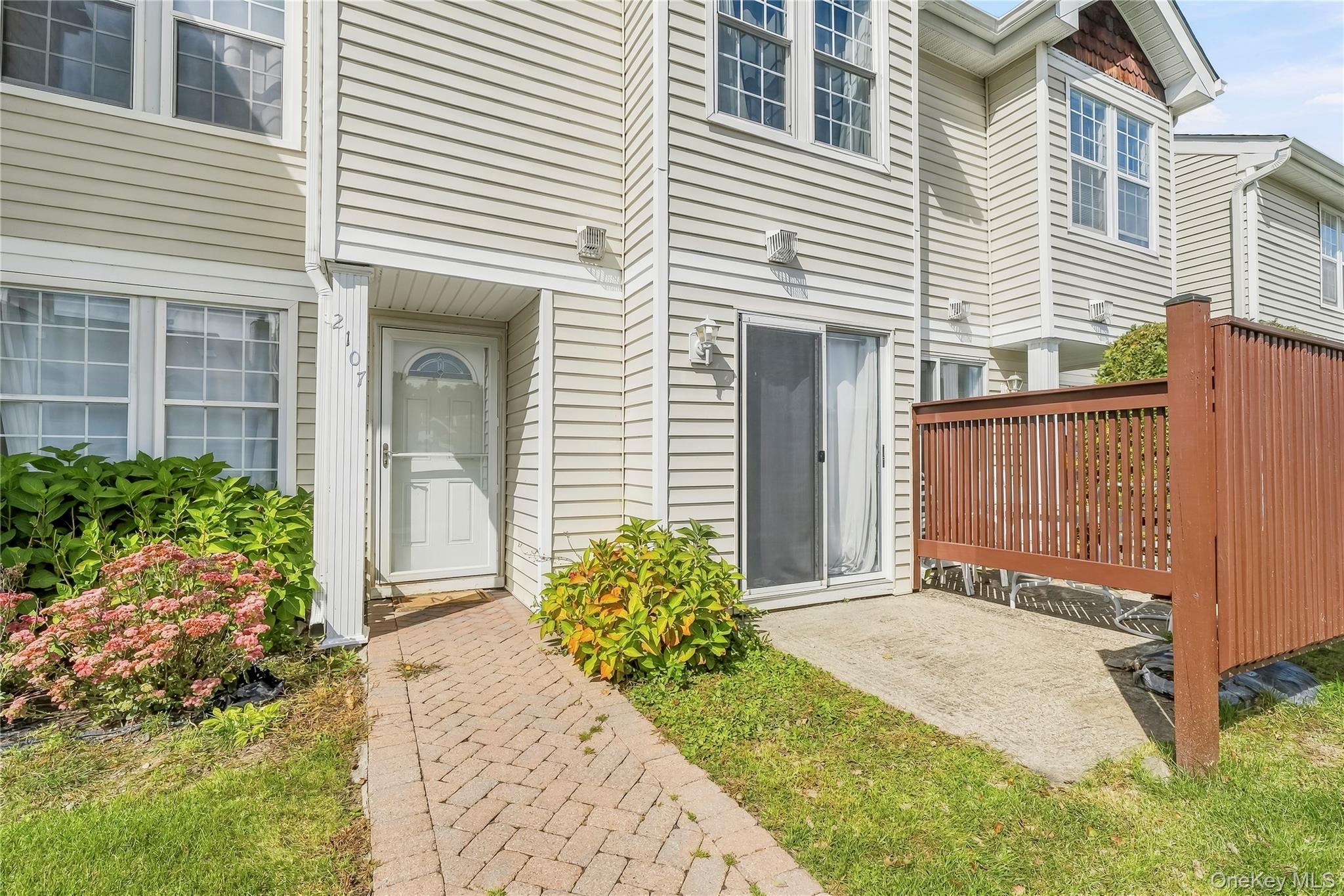 2107 Whispering Hills