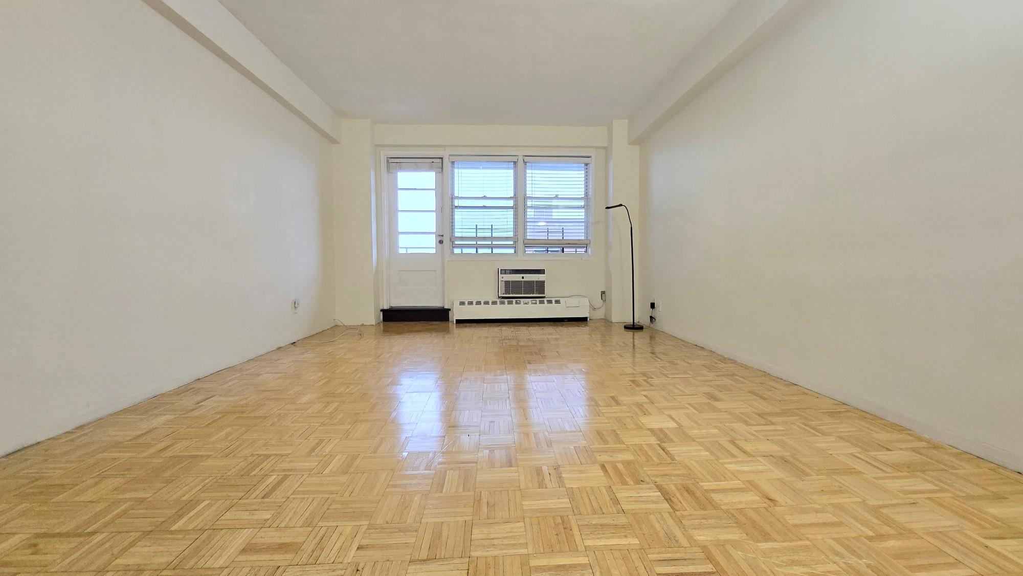 160-10 89 Avenue #9A, Jamaica, New York image 2