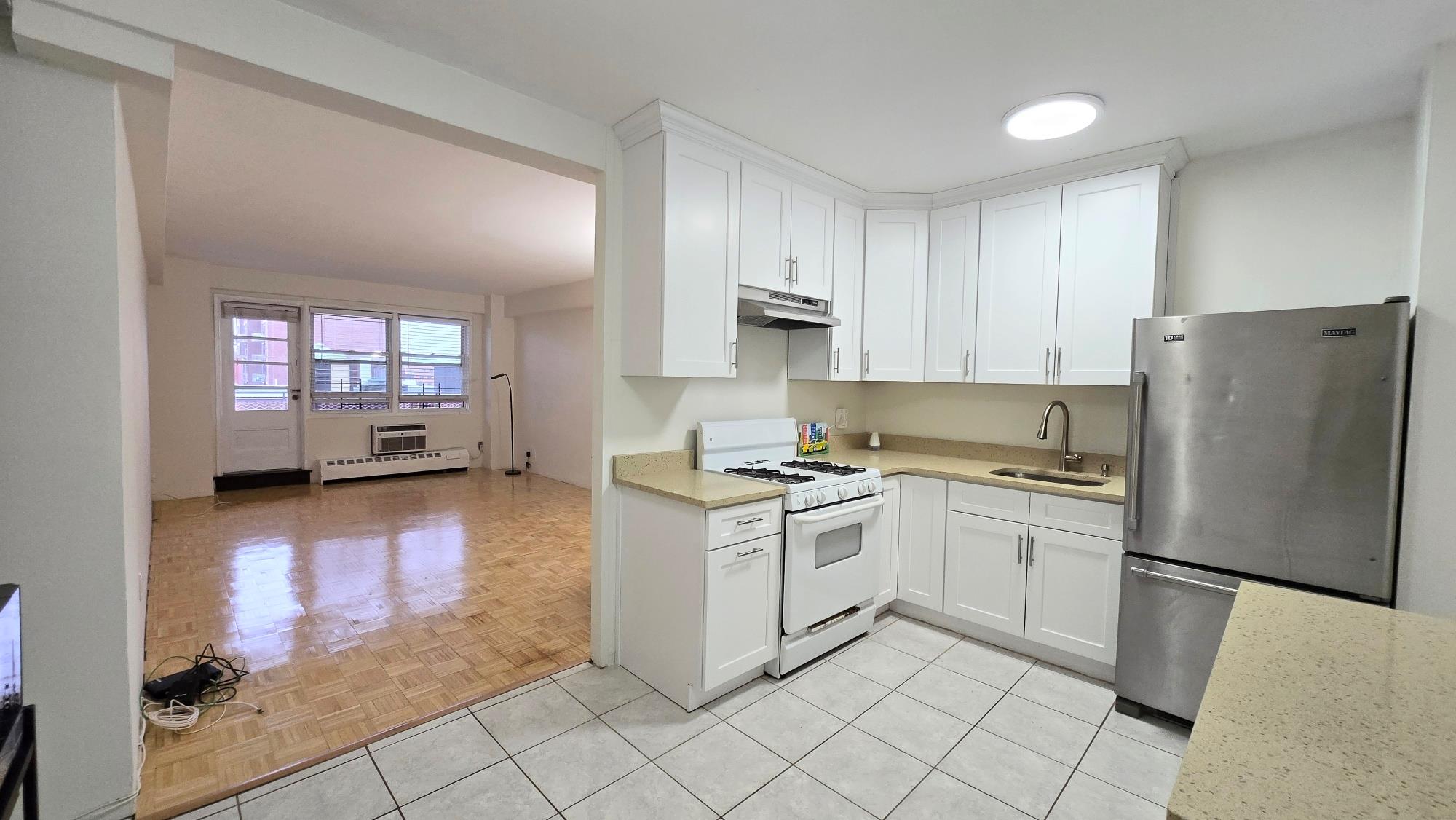 89 Avenue 9A, Jamaica, Queens, NY - 1 Bedrooms  
1 Bathrooms  
3 Rooms - 