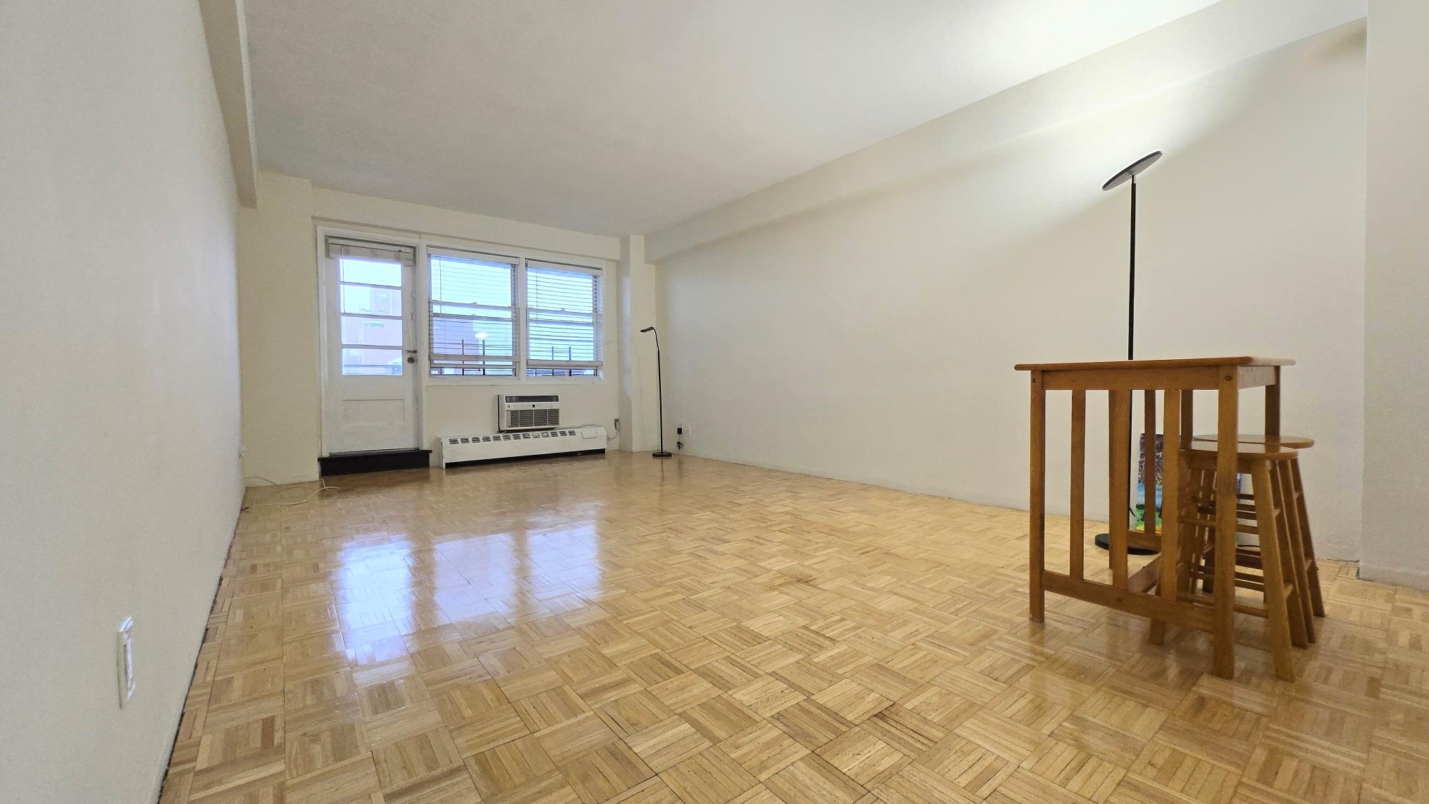 160-10 89 Avenue #9A, Jamaica, New York image 3