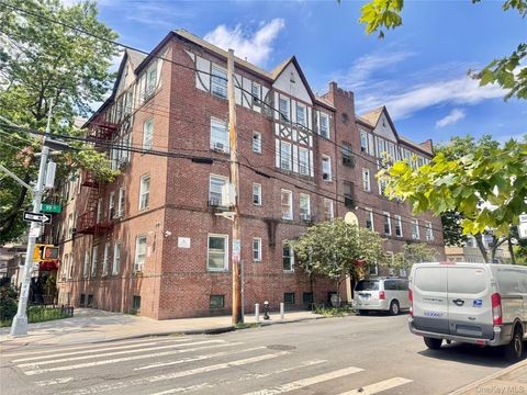 33-54 99th Street Corona NY 11368