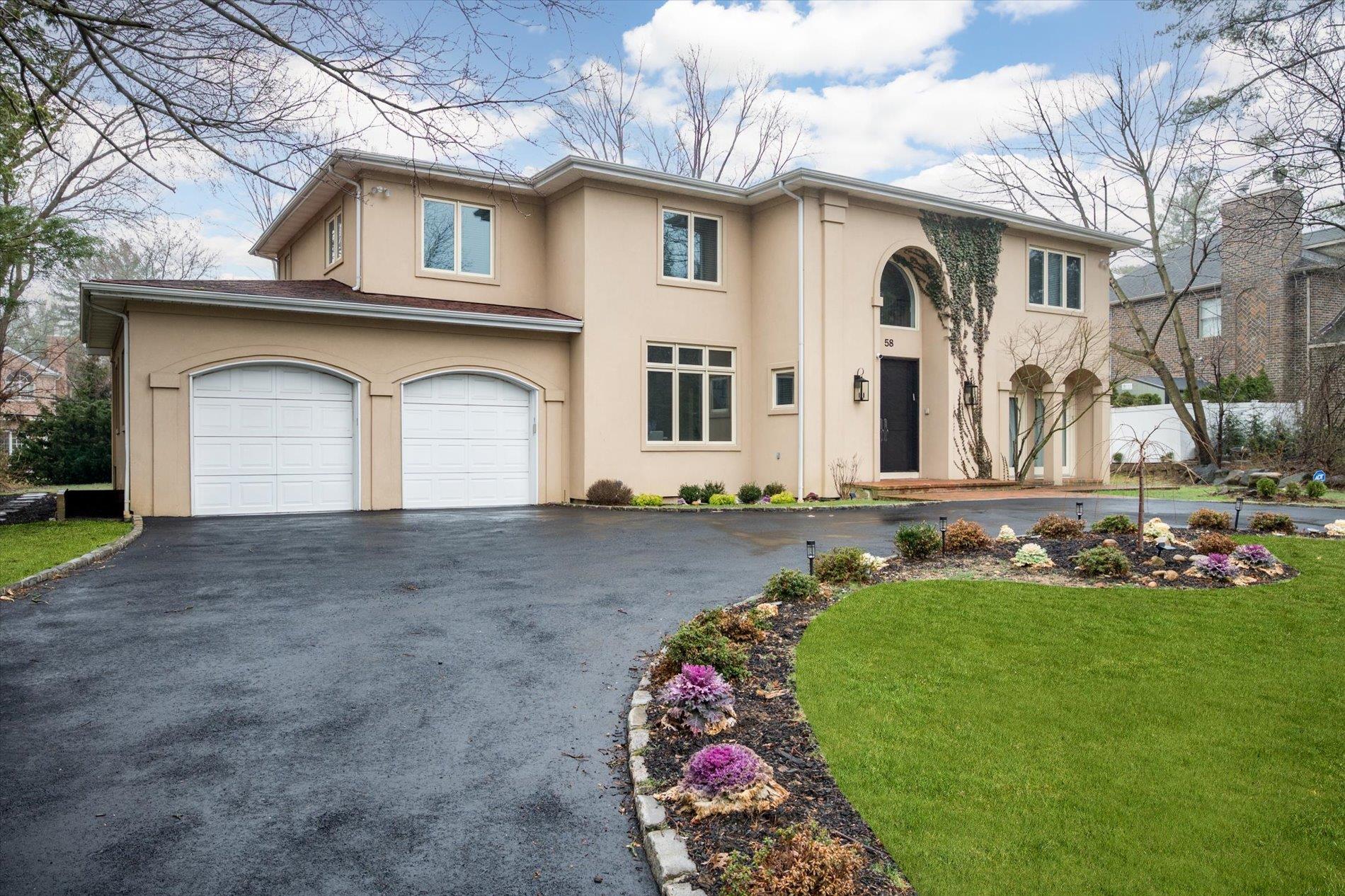 58 Saddle Lane, North Hempstead, New York image 2
