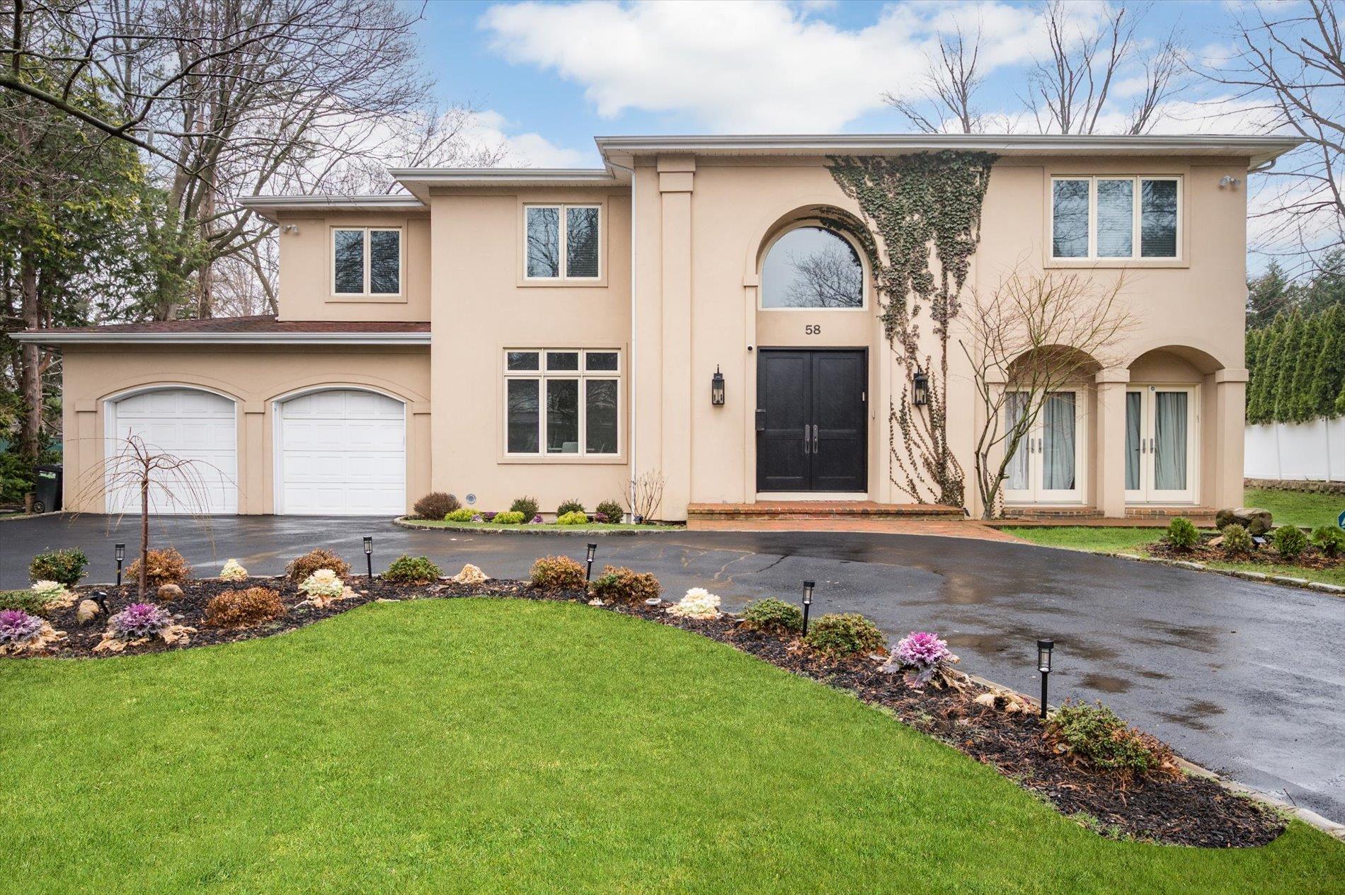 58 Saddle Lane, North Hempstead, New York image 1
