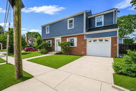 Photo of 1 Hudson Court, Lynbrook, NY 11563 (MLS # 1066364)