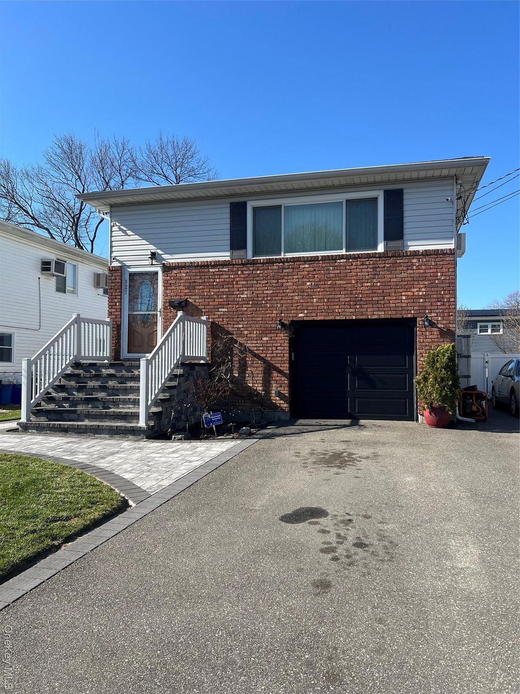 Photo of 827 Bermuda Road, West Babylon, NY 11704 (MLS # 978257)