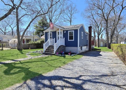 Photo of 20 Daisy Place, Selden, NY 11784 (MLS # 985836)