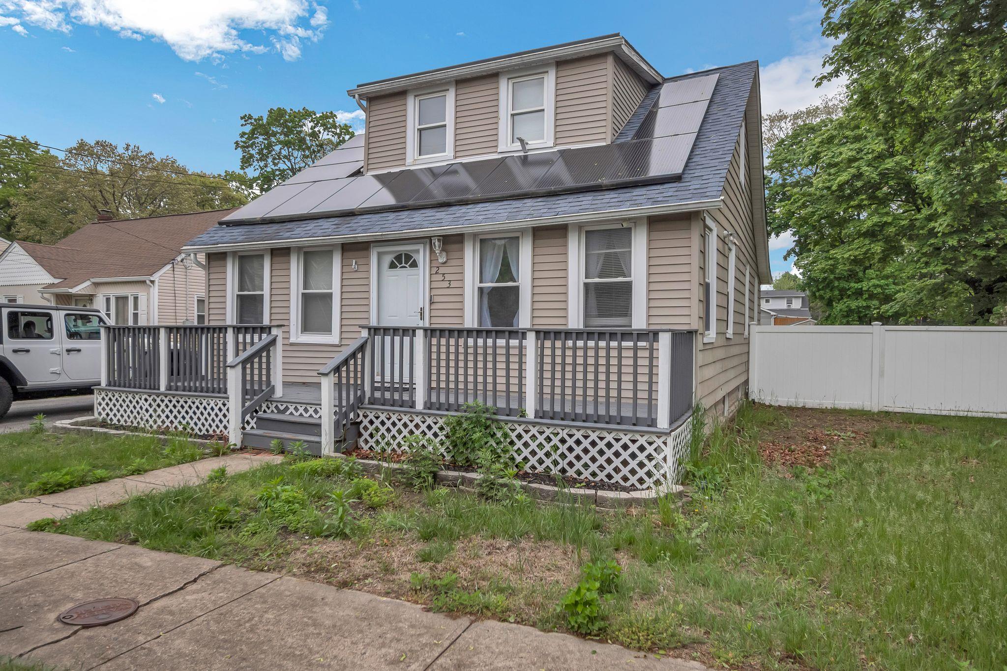 253 N 3rd Avenue, Bay Shore, New York image 1