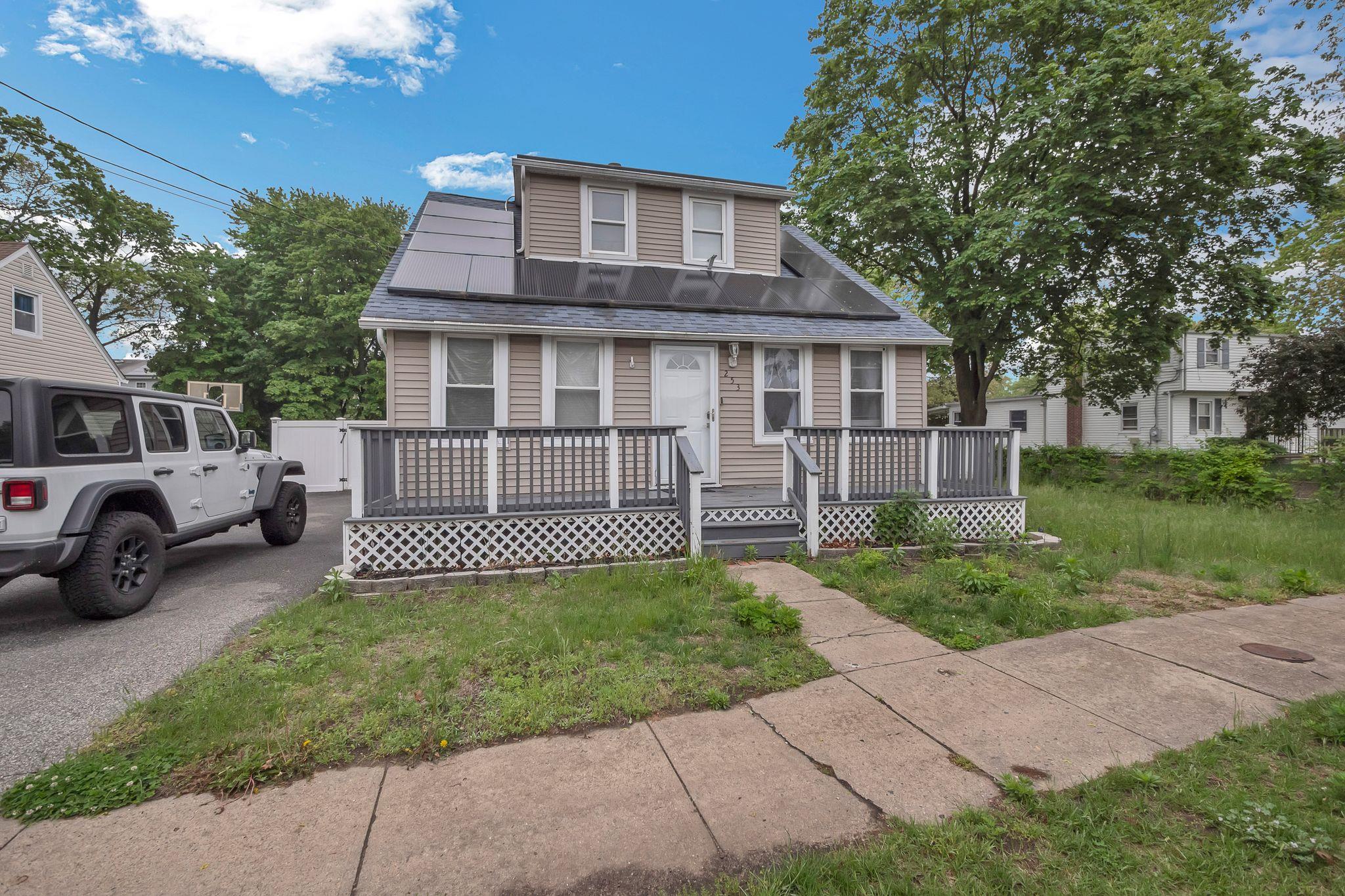 253 N 3rd Avenue, Bay Shore, New York image 6