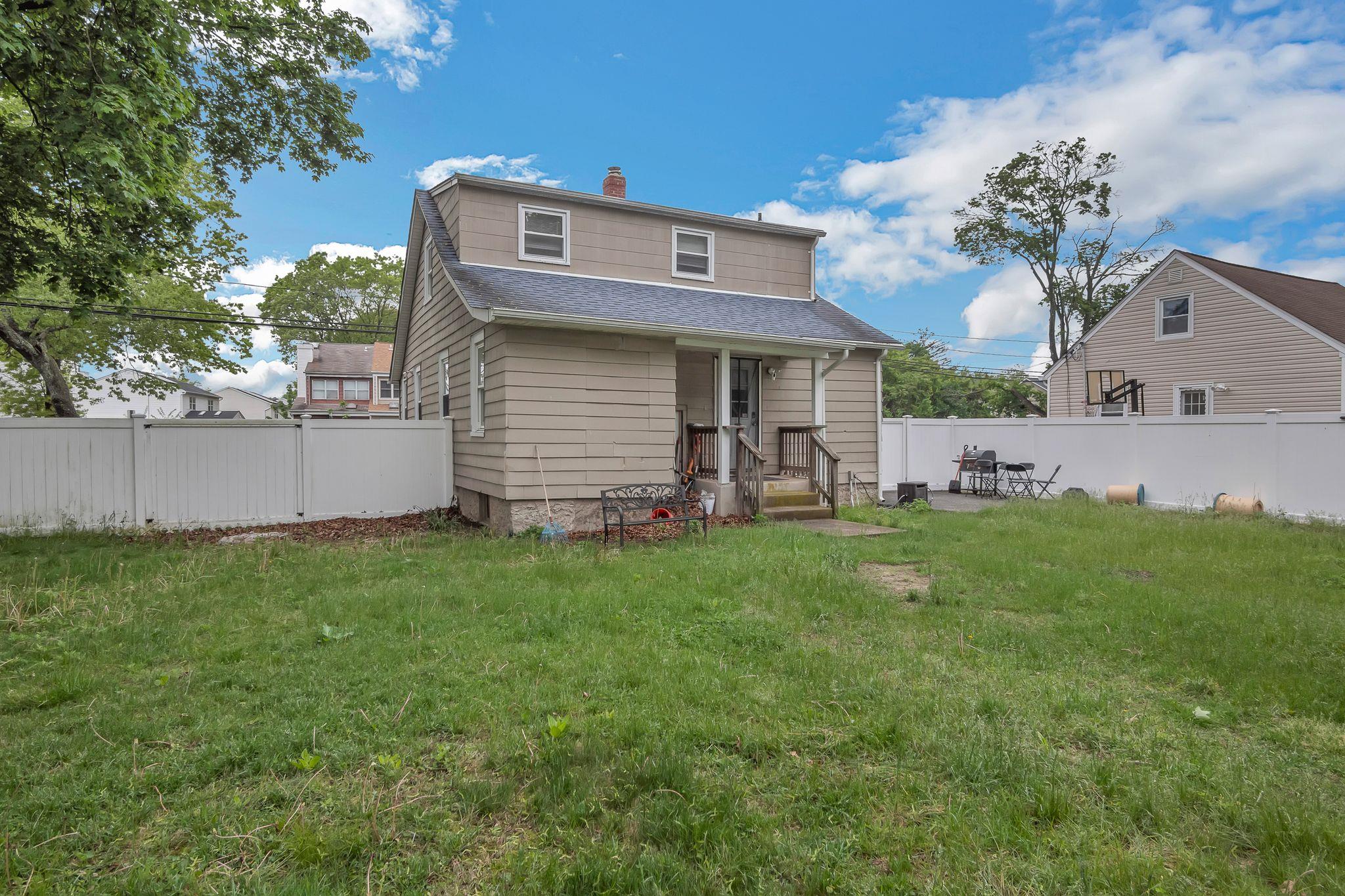 253 N 3rd Avenue, Bay Shore, New York image 26