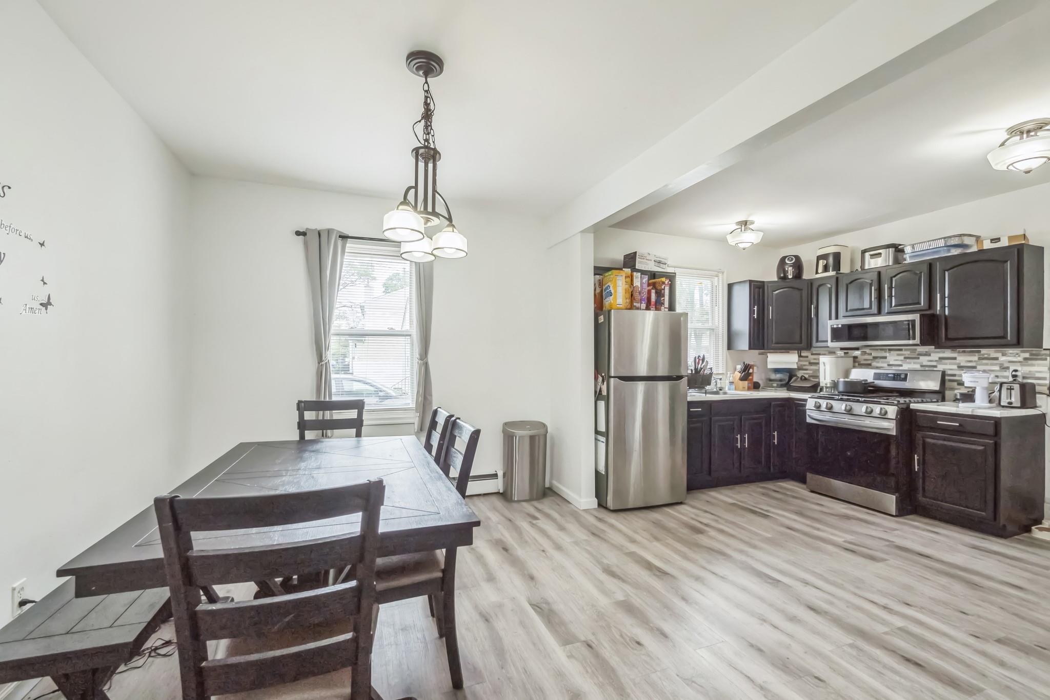 253 N 3rd Avenue, Bay Shore, New York image 13