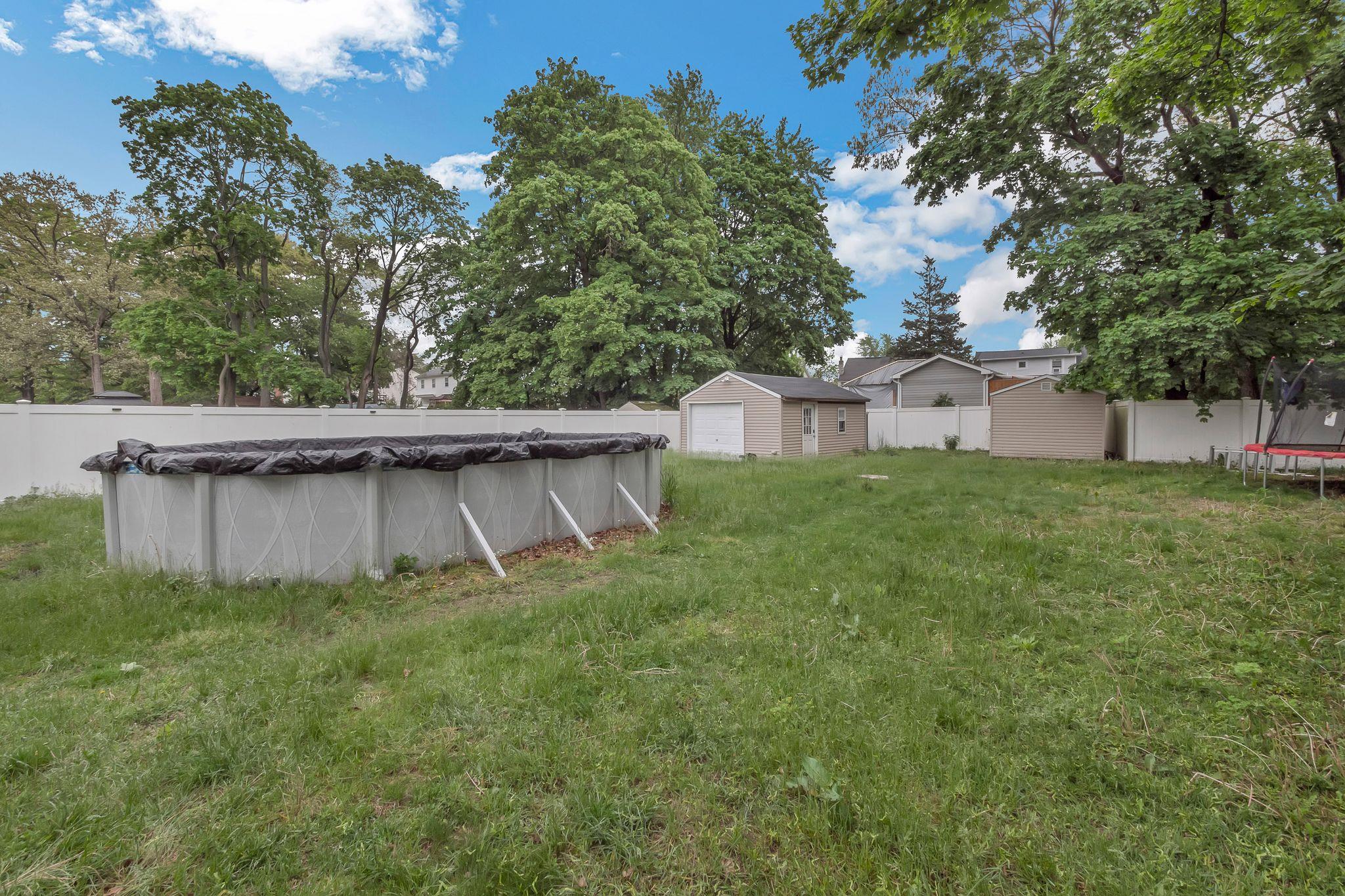 253 N 3rd Avenue, Bay Shore, New York image 5