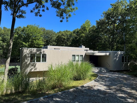 Homes For Sale - 2 Little Court<br/> East Hampton, NY 11937