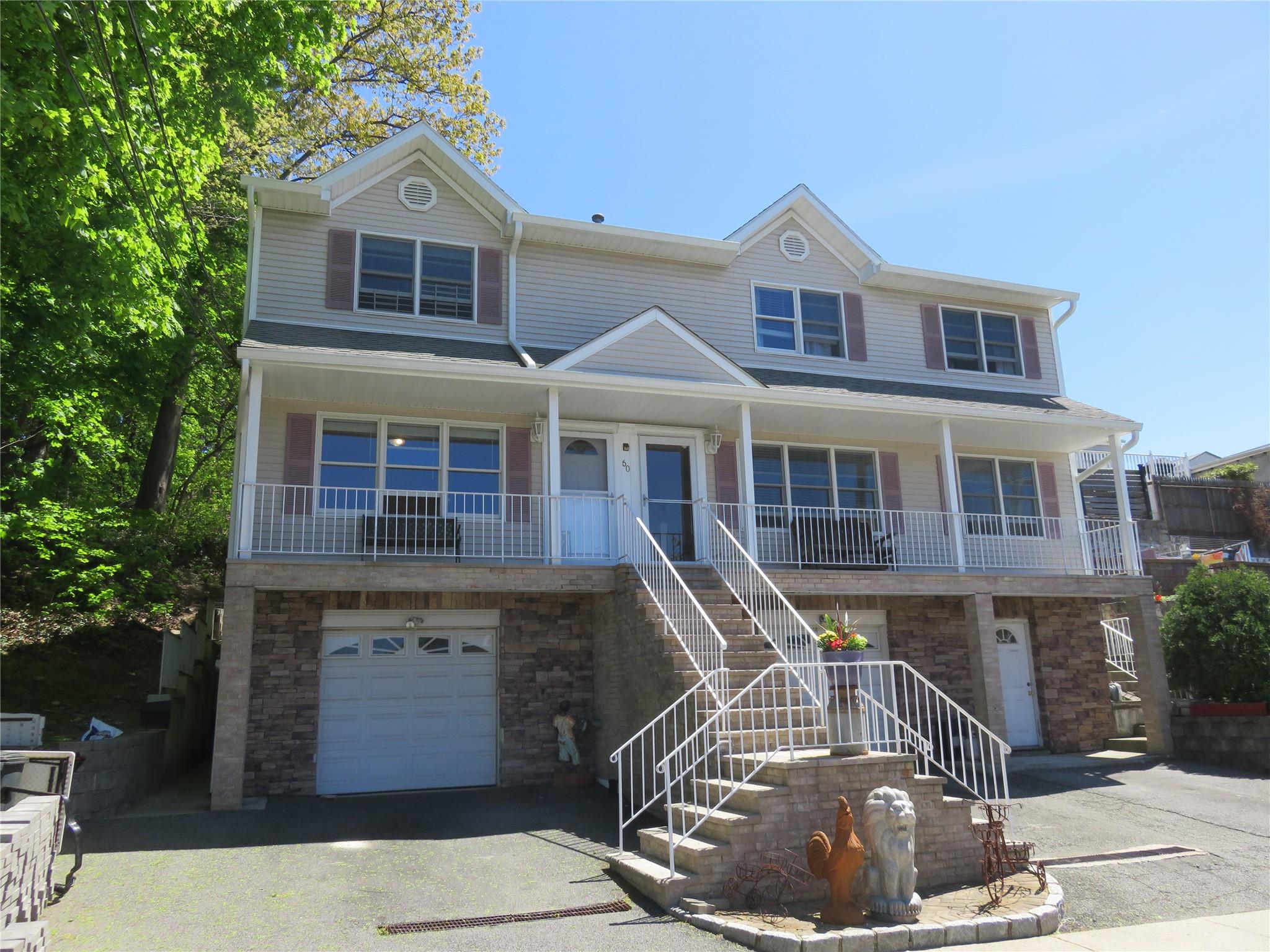 Dartmouth Avenue, Yonkers, New York - 3 Bedrooms  
2 Bathrooms  
6 Rooms - 