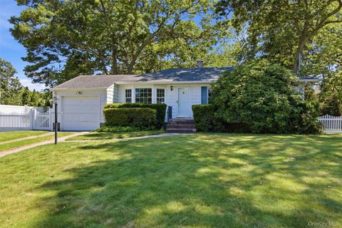 Homes For Sale - 34 Hollo Drive<br/> Holbrook, NY 11741