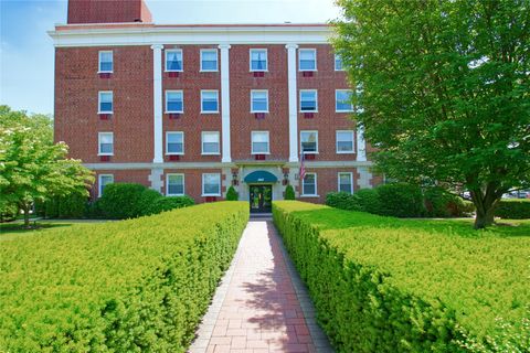 Photo of 360 Stewart Avenue Ave #3B, Garden City, NY 11530 (MLS # 894263)